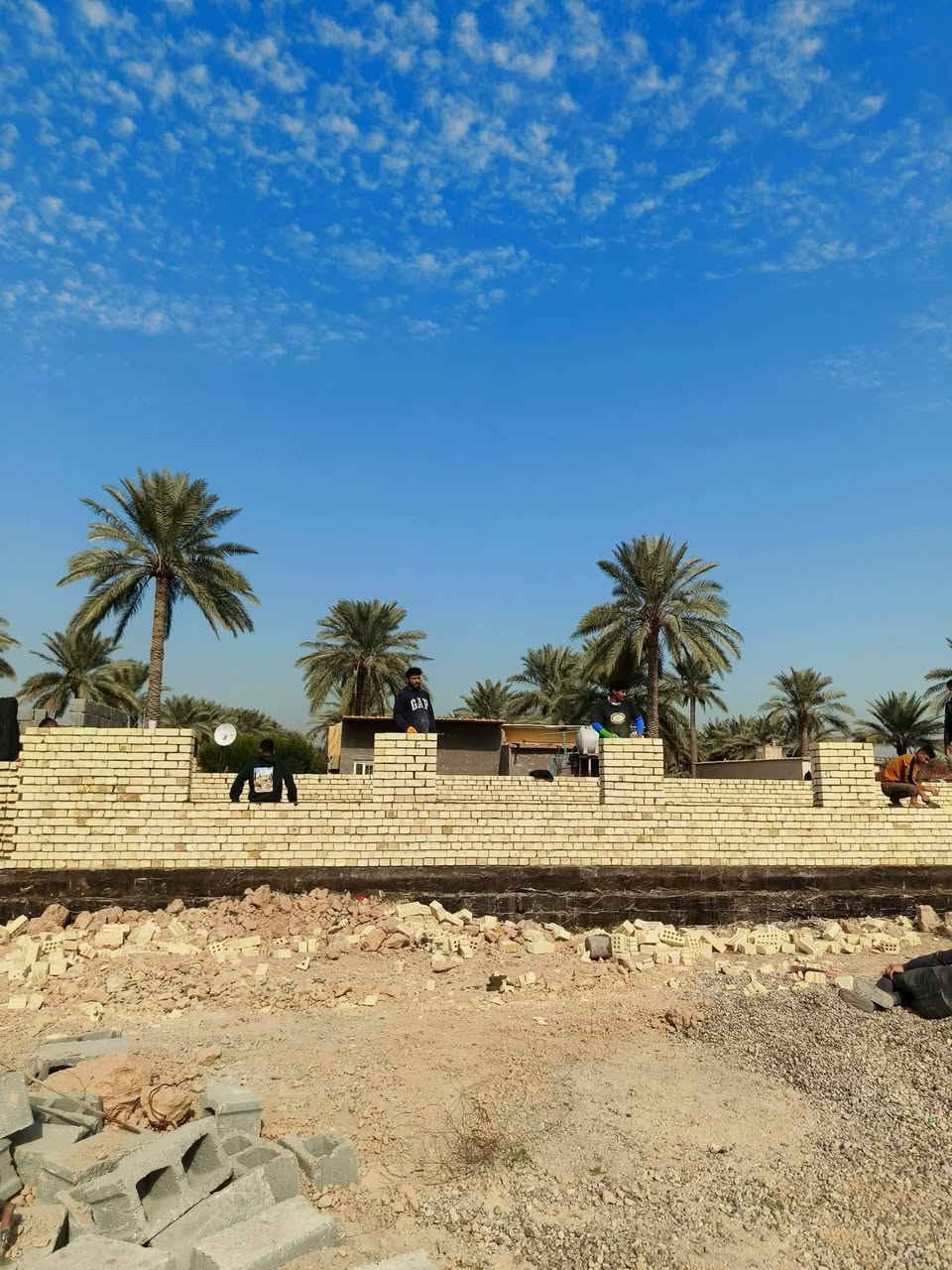 كادر خلفات بناء درجه وله وزن وستلام مهندس متفرغين حالين وسعر مناسب جدا اتصال ***********
