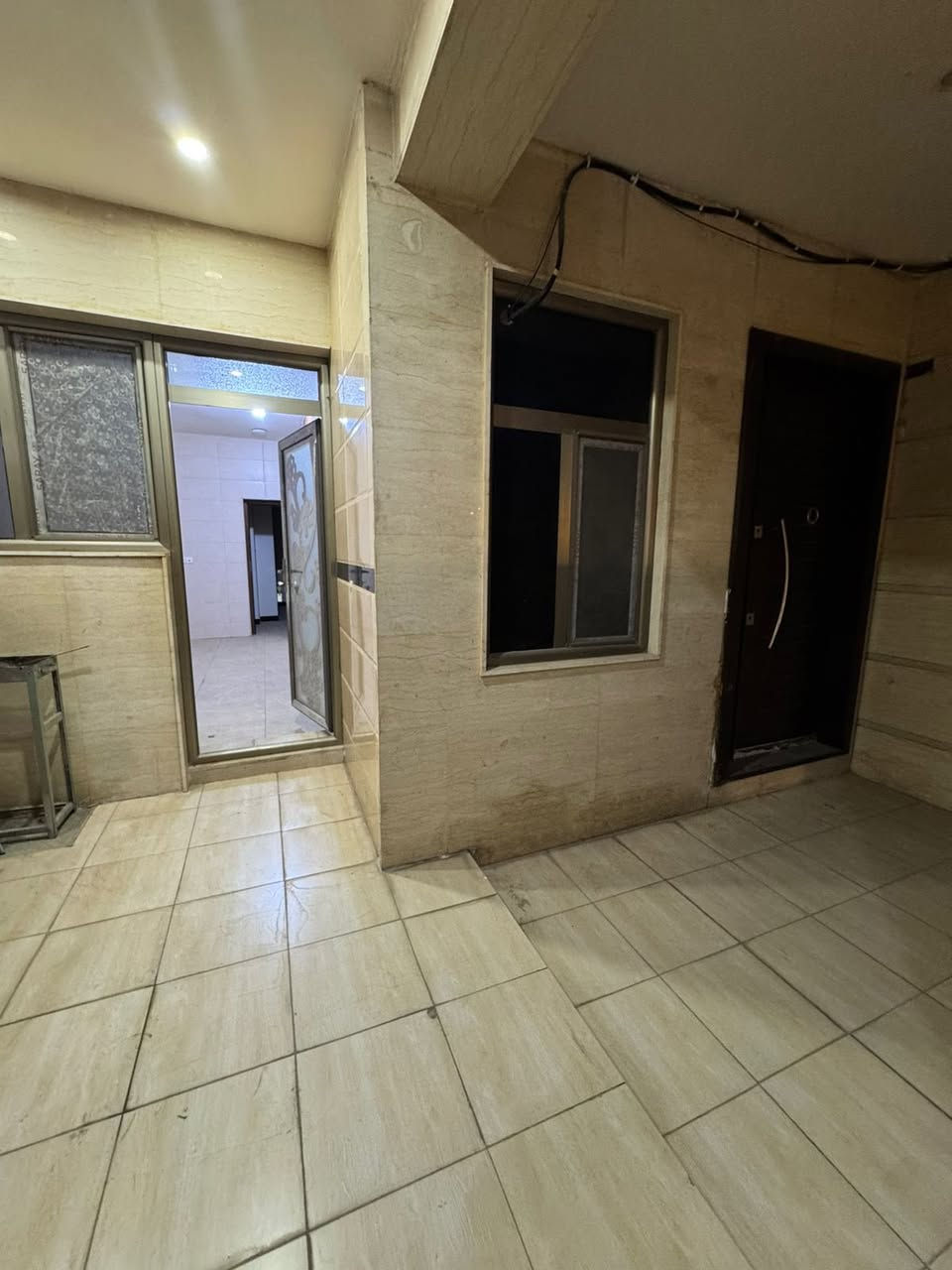 #للايجار_في_السيدية
دار سكني طابق ارضي المساحة 150م

يحتوي  وغرفتين وصالة ومطبخ وخدمات

السعر 700 الف قفله

للأستفسار:***********

مكتب الفهد الهندسي للتطوير العقاري
