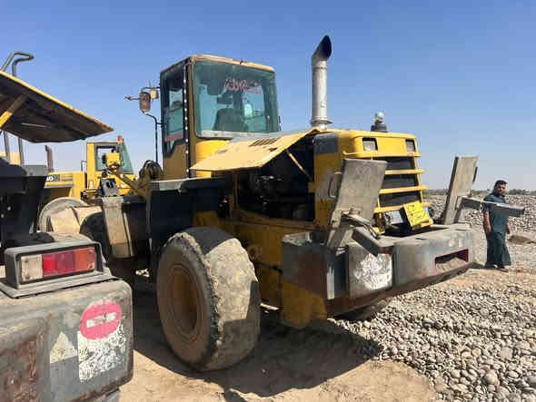 السلام عليكم شفل كاموتسو حجم320 نضيف بي مضخه بيه ضعف بس كله جديد صينين جديد تايرات نص عمر الموديل98محرك جديد السعر120 بي مجال هاذه ارقامي ***********
