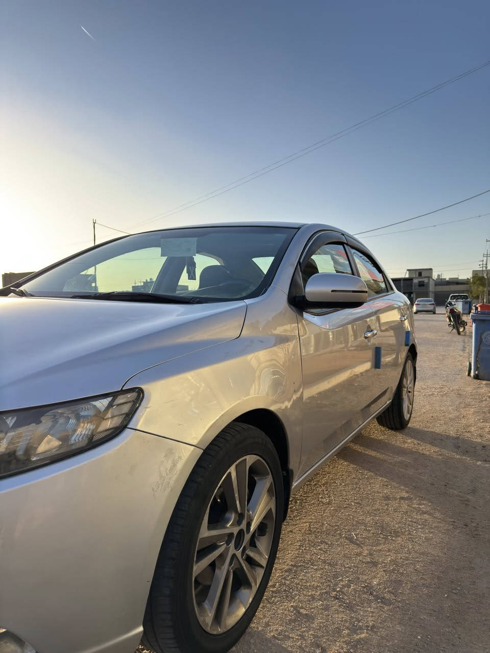 سلام عليكم سياره سيراتو موديل 13 رقم اربيل الدولي محرك 1600 سياره جديده مكفوله الرقم ***********
مكان كربلاء
السعر خاص
