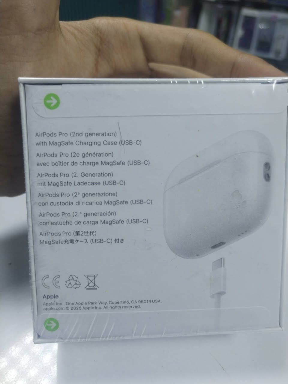 مكان 25.000 صارت 17.000استمتع بتجربة صوت احترافية مع أحدث سماعات AirPods Pro 2nd Generation المزودة بعلبة شحن MagSafe USB-C.
✨ المواصفات والمميزات:
🔹 الجيل الثاني AirPods Pro (2nd Generation)
🔹 منفذ شحن USB-C الحديث
🔹 علبة شحن MagSafe تدعم الشحن اللاسلكي
🔹 تقنية إلغاء الضوضاء النشط (Active Noise Cancellation)
🔹 وضع الشفافية (Transparency Mode) لسماع الأصوات المحيطة عند الحاجة
🔹 صوت محيطي مخصص (Personalized Spatial Audio)
🔹 شريحة Apple H2 لأداء أسرع وصوت أكثر نقاءً
🔹 جودة مكالمات محسنة مع عزل الضوضاء أثناء التحدث
🔹 مقاومة للعرق ورذاذ الماء (IP54)
🔹 اتصال فوري وسريع مع أجهزة Apple
🔹 دعم Find My لتحديد موقع السماعات والعلبة
🔹 تحكم باللمس وتعديل مستوى الصوت بالسحب على السماعة
🔹 بطارية تدوم حتى 6 ساعات تشغيل متواصل، وحتى 30 ساعة مع علبة الشحن
🔹 متوافقة مع iPhone وiPad وMac وApple Watch
📦 محتويات العلبة: ✔️ سماعات AirPods Pro (الجيل الثاني)
✔️ علبة شحن MagSafe USB-C
✔️ كابل USB-C للشحن
✔️ رؤوس سيليكون بأحجام مختلفة
✔️ كتيب التعليمات
🛡️ كفالة 12 شهر من Redington
💯 منتج جديد ومختوم
#AirPodsPro2 #AirPodsPro #Apple #USB_C #MagSafe #سماعات_ابل #سماعات_لاسلكية #ايربودز_برو #اكسسوارات_ابل #AppleAccessories #TechStore


**إذا كنت صاحب هذا الإعلان وتريد حذفه لأي سبب، رجاءا أرسل رسالة إلى الدعم الفني**