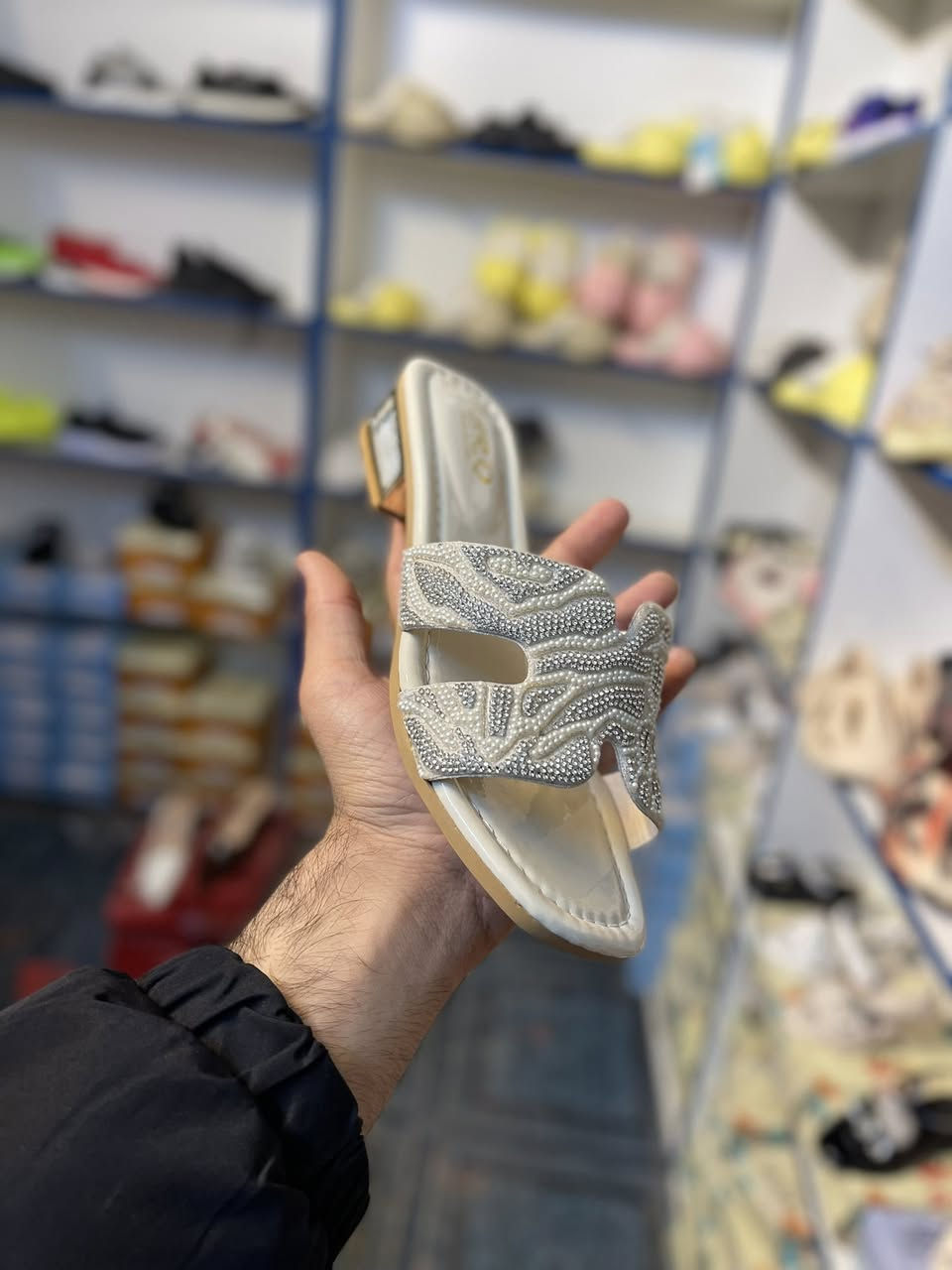 ٧ الف فقط عروض العيد 🔥🔥🔥 لحكوو
الكميه محدوده شحاطه نسائي 
العنوان بابل المسيب شارع الحسينيه مجاور ابو دعاء للفرفوري
يوجد توصيل كافة مناطق المسيب


**إذا كنت صاحب هذا الإعلان وتريد حذفه لأي سبب، رجاءا أرسل رسالة إلى الدعم الفني**