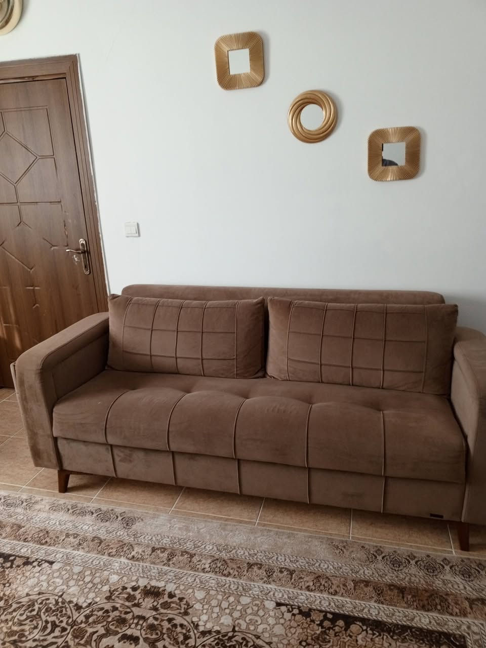 السلام عليكم تخم 10 مقاعد تركي ماركه دلال قلاب مع خزانات نظيف جدا جدا السعر 750.  الف دع وبي مجال قليل ومجمده نوع كرافت الاصلي الارتفاع 85سم  والعرض 75سم شغاله السعر 150وبي مجال قليل الموقع اربيل للاستفسار وات ساب ***********
