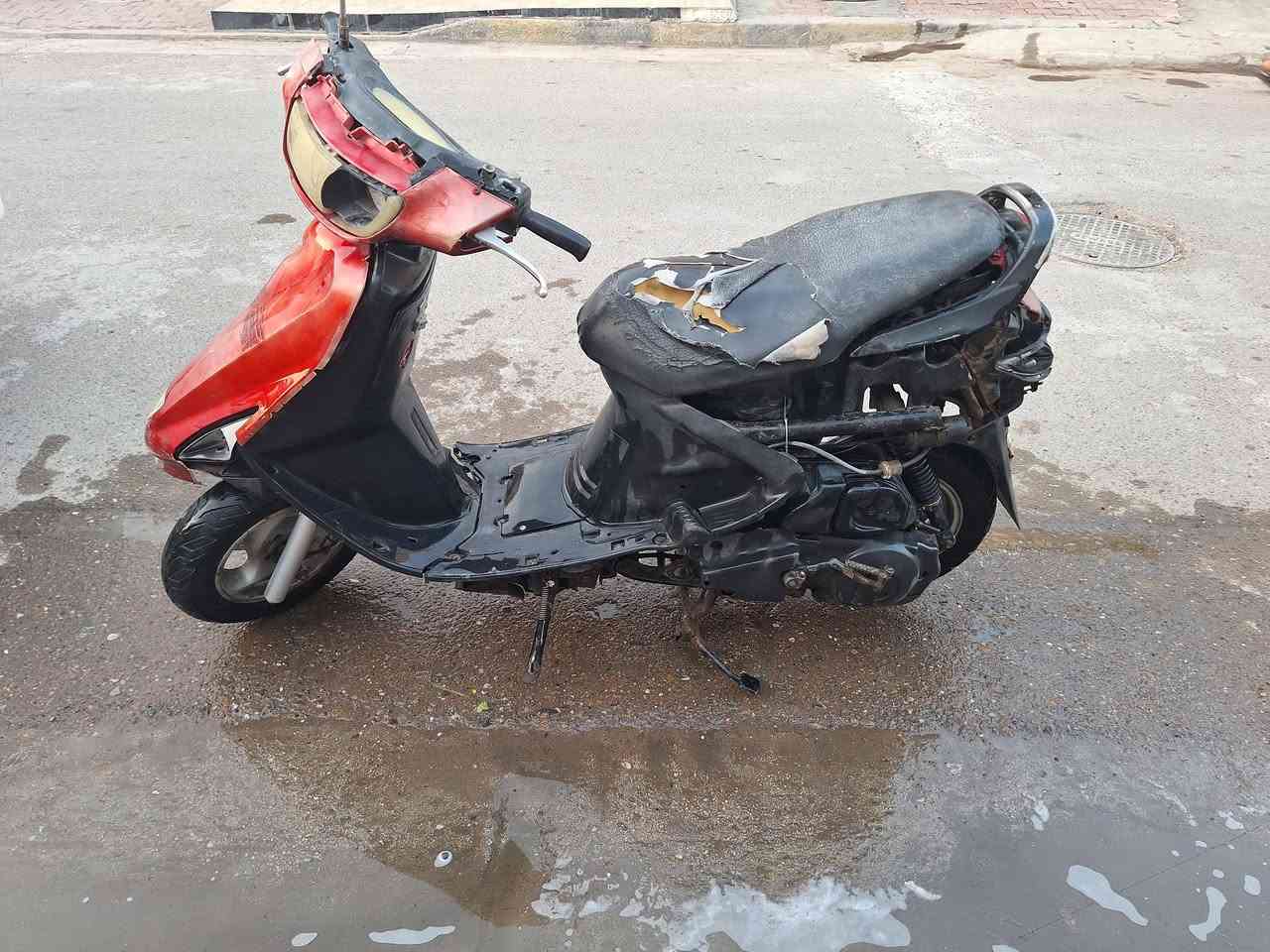 سلام عليكم عندي هاي الدراجه فراشه للبيع دراجة شغاله سلف وهندر كهربائيات شغاله ومكينتها خير من الله كفرات تعبانه الدراجه قبل اشويه غسلتها وبعد مااشتغلت بس شغلتها بصيطه ألله شاهد عارضها 150 وبيها مجال حك الجيه ***********
