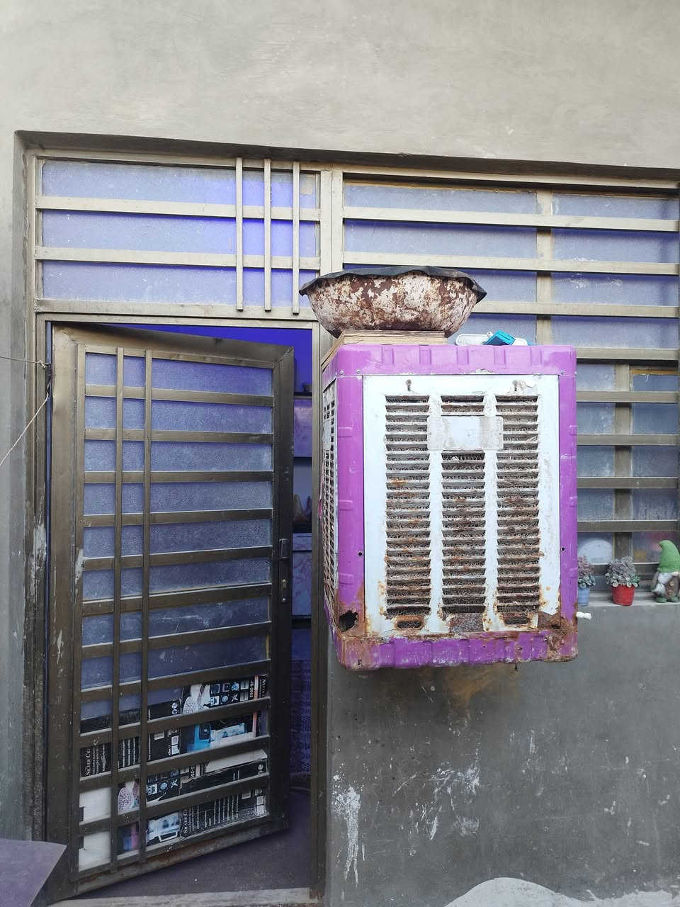 دار للبيع 100متر مستعجل صبه البيت مطار شارع شفلات مزرعه شبيلي سند 25 بناء جديد 2024.  
ستفسار***********
