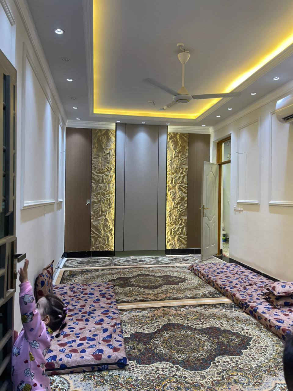 ✨ بيت للبيع✨
📍 العنوان: العبايجي – قرب المركز الصحي العبايجي
🏡 المساحة: 120 متر مربع
📃 عقد 
 كل البيت ديكورات حديثة + إنارة حديثة
🏠 يتكون من طابقين :
▪️ غرفتين نوم، صالة
▪️ حولي، مطبخ
▪️ صحيات داخلية وخارجية
▪️ منوّر
💰 السعر: 75 مليون دينار عراقي وبي مجال. 
📞 للاستفسار الاتصال على:
📲 ***********
📲 ***********
او مراجعة مقر مكتب الفراجي للعقار الكائن في :
العبايجي – المصلحية – مقابل شارع البحطاب
