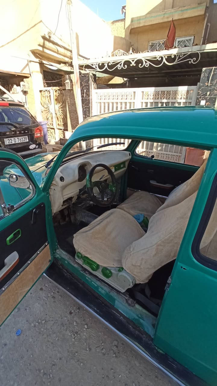 السلام عليكم فولكس واكن موديل 1973باسمي سنويه جديده محرك 1600حاويه تخم كهربائيات حداديه جاهزه السعر .. 110$  وبيهامجال  
***********..   ***********.
