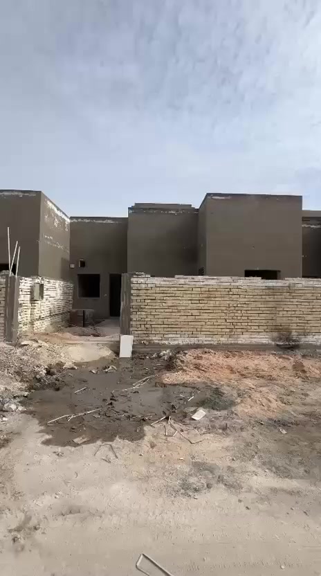 بلا تطلوعة 
بيع نقد 87 مليون وبيه مجال سند حر غير مطلوب 
مجمع ابو تراب السكني 150 متر طابق واحد وتكدر تبني طابق ثاني لان السطح الصب قوي ومرتب .
البيت غرفتين نوم وحمام ومنور ومطبخ وصالة وطارمة وحديقة بناء درجة اولى كلش حلو بالبيت 
تستلم مفتاح بيت كامل جديد غير مسكون  
***********
