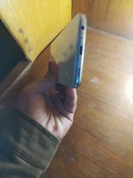 اسلام عليكم موبايلA32 لبيع جهاز نضيف مابدل بيش لبيع سعر 125 هاذه رقم *********** لعلون ديالى بعقوب التحرير
