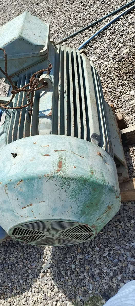 ماطورات للبيع واحد 450 والثاني 380 دوره 1500 ستندر شغالات بشرط المكان ديالى ناحيه  للاستفسار ***********
