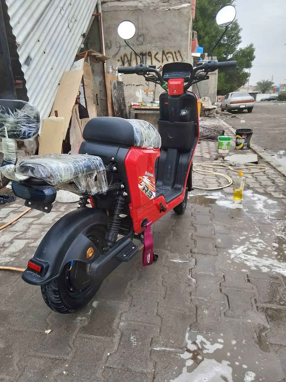 دراجه شحن R9 للبيع موديل 2025 بعدهي جديده مابيها اي نقص كهربائيات كلها شغاله لايت هورن أشاير دراجه جاهزه العنوان بصره المعقل السعر 450 رقمي ***********
