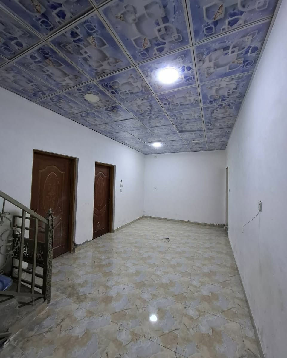 بيت100م حي السياسين خلف مدرسة أوروك  3طوابق الطابق الاخير سطح +حديقة خارجية
التواصل دايركت
او على الرقم واتساب فقط 
***********
