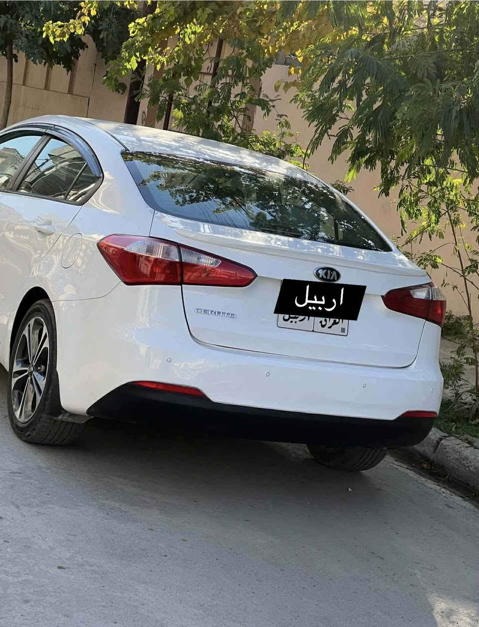 السيلام عليكم للبيع سيراتو 2014خليجي  رقم اربيل بسمي بيها نص بوند صبغ ونص باب الخلفي للاستفسار ***********
