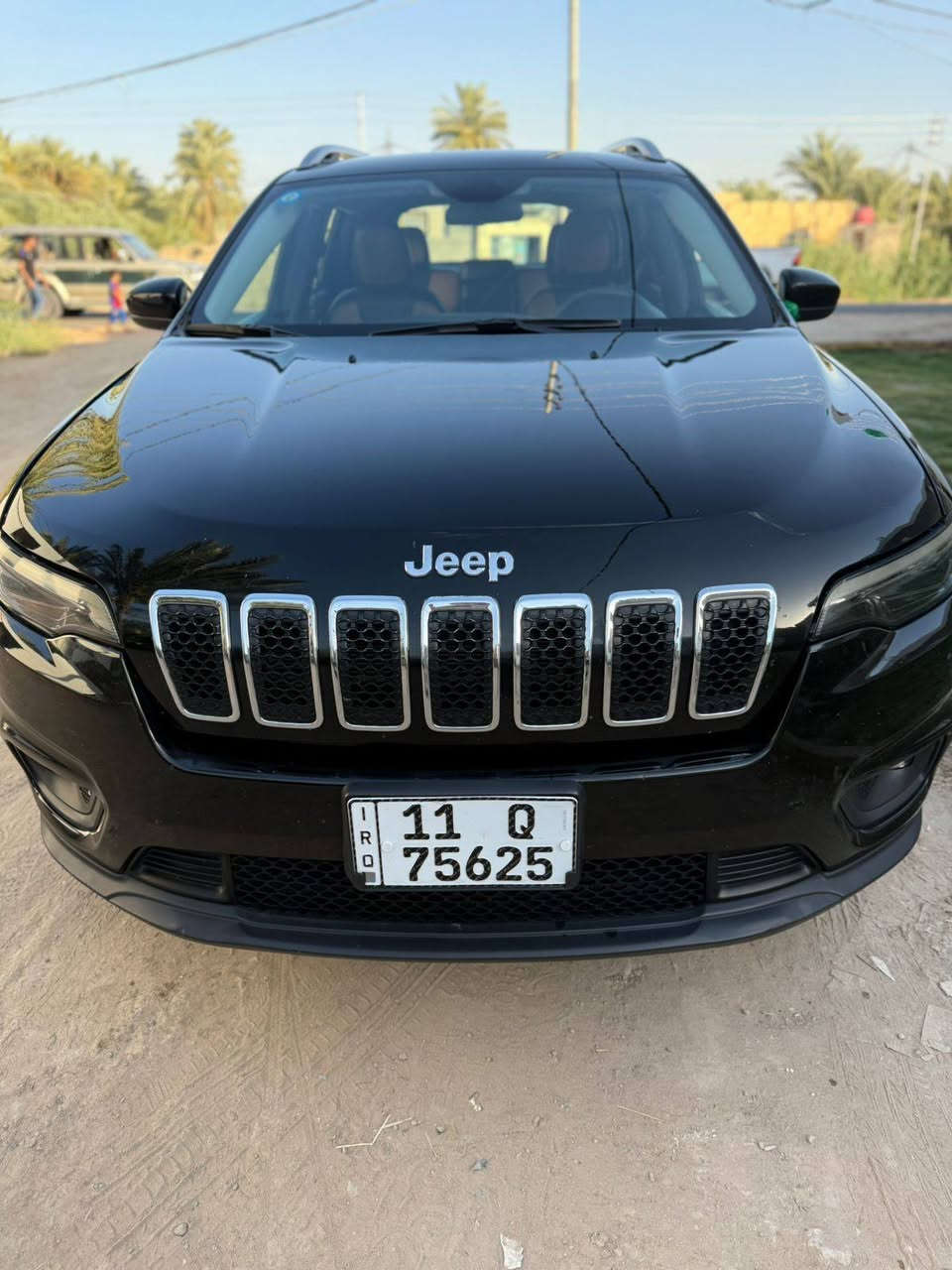السلام عليكم جيب شيروكي بزون 2019 سعر 123 وبيها مجال سيارة جدا جدا نضيفة 
كراسي جلد بيجي 
بصمة 
بصمة ابواب
صندوك كهرباء 
حساسات 
محرك المرغوب سته سلندر 
كشن السائق كهرباء ٣ حركات 
شاشة اكبر مقاس مع كامرة خلفية 
رقم بغداد انكليزي بسمي هزة جديد
لاستفسار اكثر على خاص ***********
حادثه باب السايق والثاني ملاون
