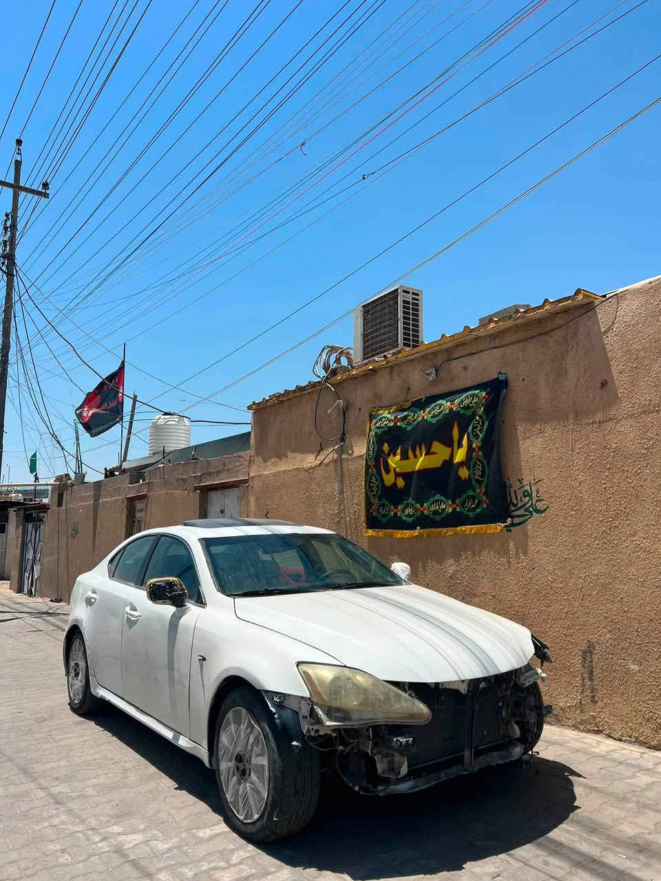 لكزس ٢٠١١ 
فول مواصفات 
كصة جنطة 
السيارة مكينه كير حدادة جاهزة 
يرادلها فقط دعامية وشاشة عطلانه
السعر ٣٢ وبيها مجال قليل 
العنوان بصرة
للأستفسار ***********
