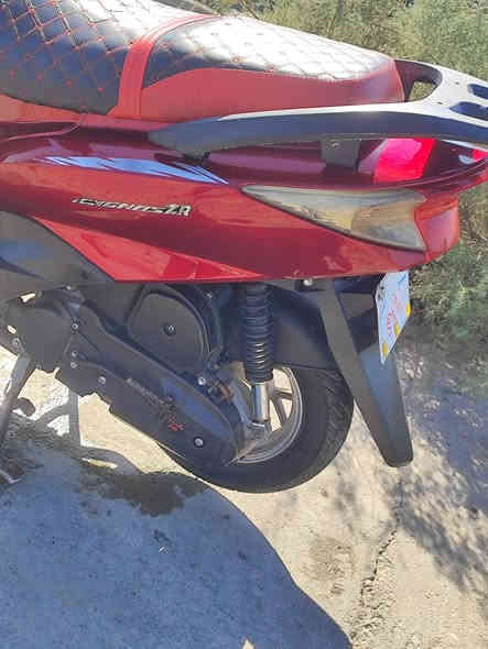 سلام عليكم.
دراجه سكنس للبيع. غراضها نضيفه ما مفتوحه باكيت بعدها اشاير لايت هورن سلف شغالات  فقط عداد السرعه مو شغال سبب البيع الناس سعرها 550 المكان القرنه نهيرات الشماليه..ـ
تواصل واتس ***********
