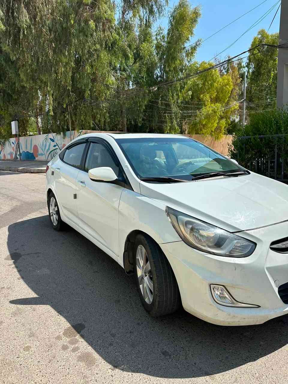 اكسنت مضلع  2014 
صبغ حافه بنيد. فقط. وبيها ملاحضات تجي تشوف كدام العين
بيه  حالوب مكانات  فقط بالسقف  
   
مكينة مبدله جديد  وكير بشرط 
مكينة16 
السياره فتحة وتحكمات   
طخم ويل كب 
مكان سيارة موصل الايسر 
*********** 
95 وبيه مجال
