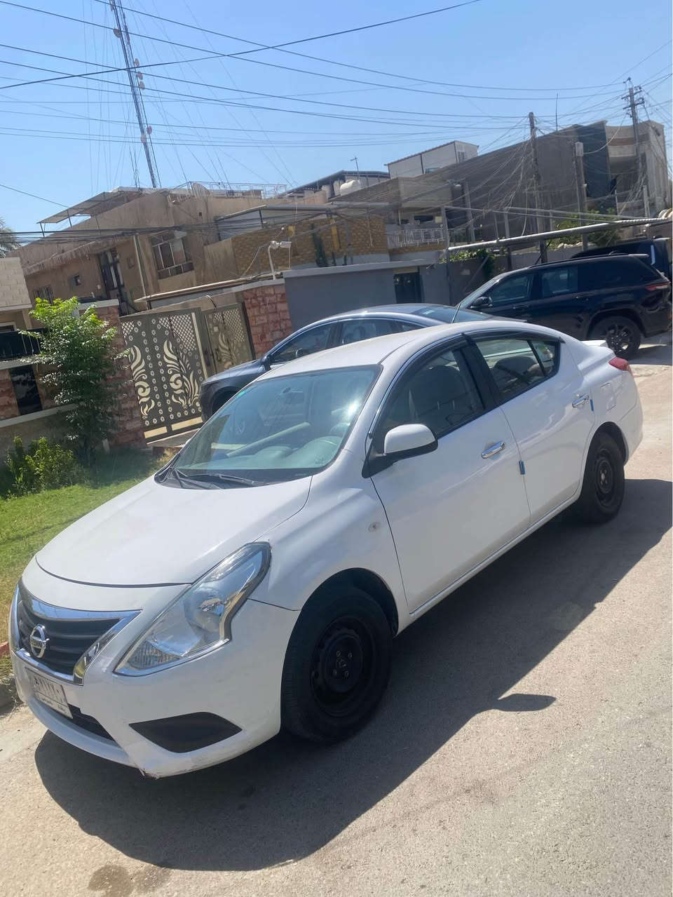 🚗 للبيع — نيسان سني 2019 (بغداد)
سيارة نظيفة على ايدي ماخذها زيرو ومستخدمة استخدام مرتب، جاهزة للاستخدام اليومي بدون أي صرف 👌
🔹 المواصفات:
 ● حساسات خلفية
 ● تحكم بالستيرن
 ● نظام ABS
🔹 الحالة:
 ● سنوية جديدة باسمي (تحويل فوري ثاني يوم)
 ● محرك + كير + كهربائيات بحالة ممتازة (مكفولة)
 ● تبريد ثلج ❄️
 ● دهن منتظم بزيت كاسترول + بنزين محسن فقط
 ● ممشى 153 ألف (استعمال نظيف)
💰 السعر: 9700 دولار (قابل للتفاوض للجادين)
📍 الموقع: حي العدل
📞 للتواصل:  واتساب فقط *********** بغداد, العراق
