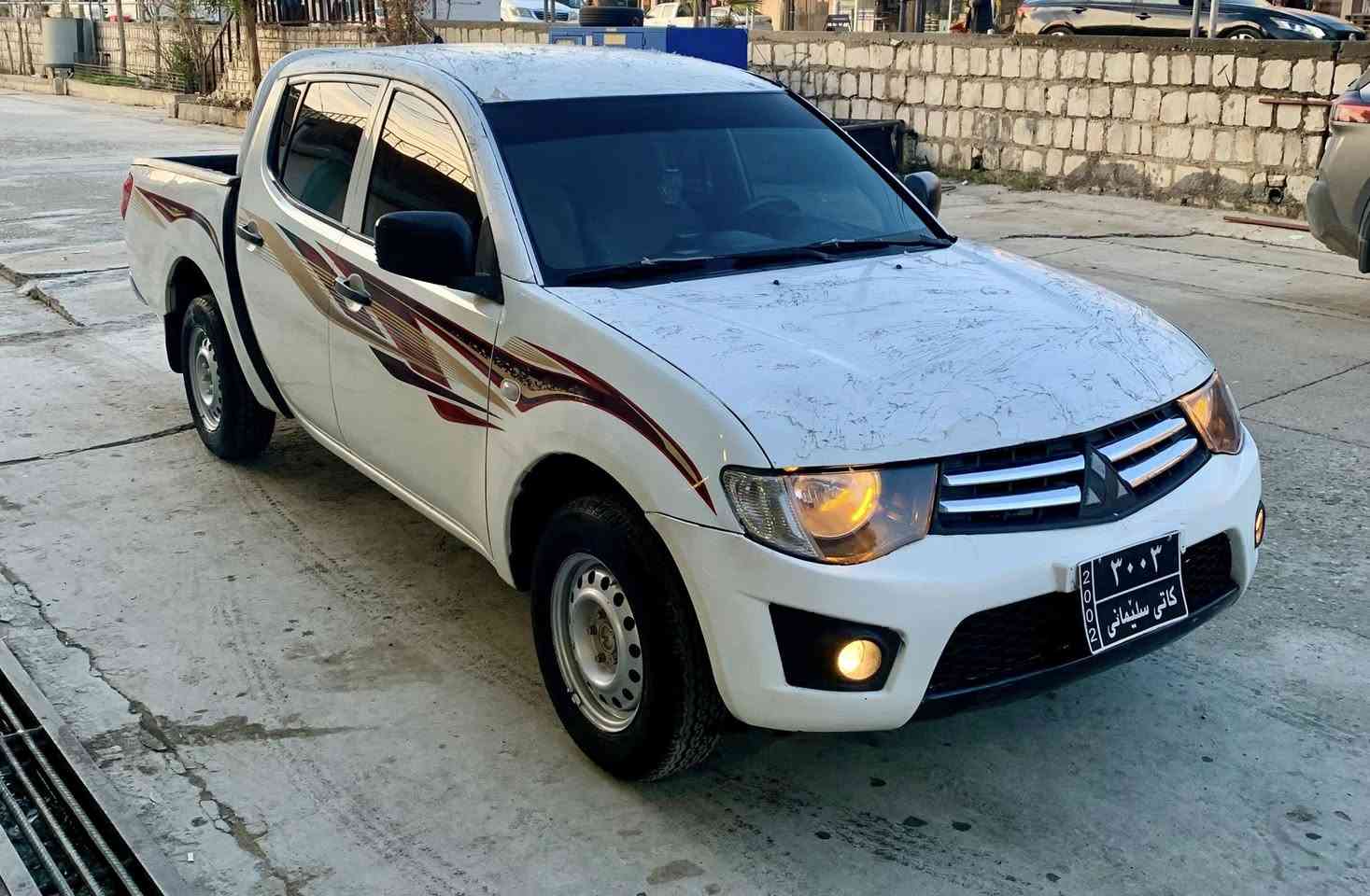 ( قــەزافـی ٢٠١٠ ) ســاغ ســاغ  نــە مـوس نـە بـڕاوە
سـەیـارەکـە زۆر جـوانـە گـێڕو مـەکـیـە بـە شـەرت
چـوار تـایەو ویـلـی لـۆکـی لـە ژێـرە کـامل بۆیـاغ!!!
قـنـجـێـکـی بـچـوکـی پـێـشـەوەی هـەیە بـڵام
هـەیـکـەلـی زۆۆر زۆۆر جـوانـە مـاڵـی مـەدەنـی 
بـە شـەرت هـەمو کـارەبای ئـیش ئـەکات ***********
