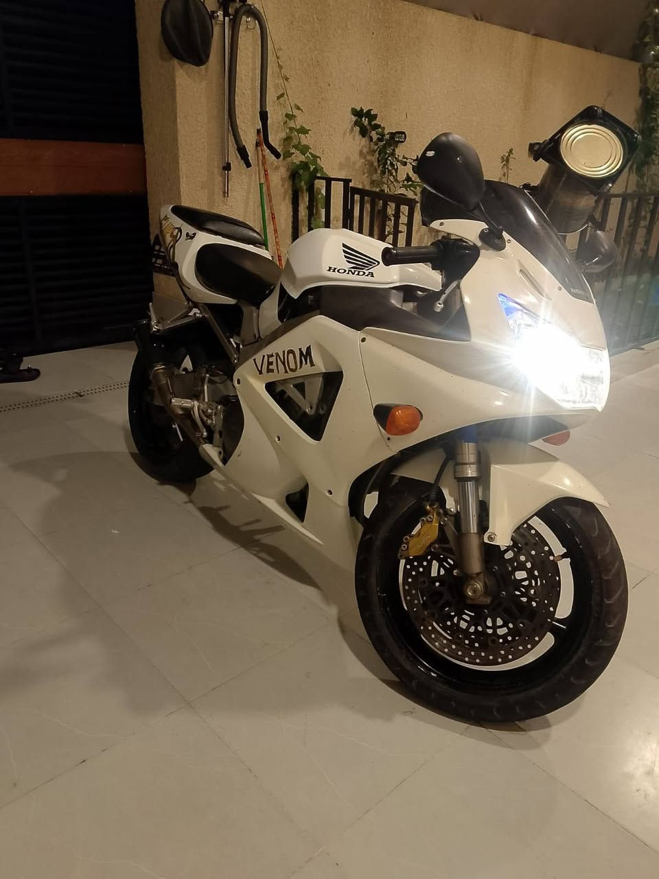 سلام عليكم. بطح سيبي محرك ٩٥٤rr موديل ٢٠٠٢أوراق منفيس.. ابيع كوم حديد مستعجل ع بيعته ***********
