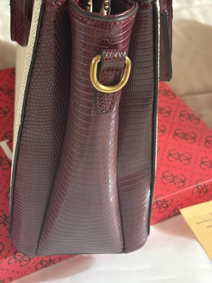 جنطه ماركه تموت متوفره باللون الاسود مختمه من الداخل 🖤والماروني وبيجي يموت .
*********** وتساب
