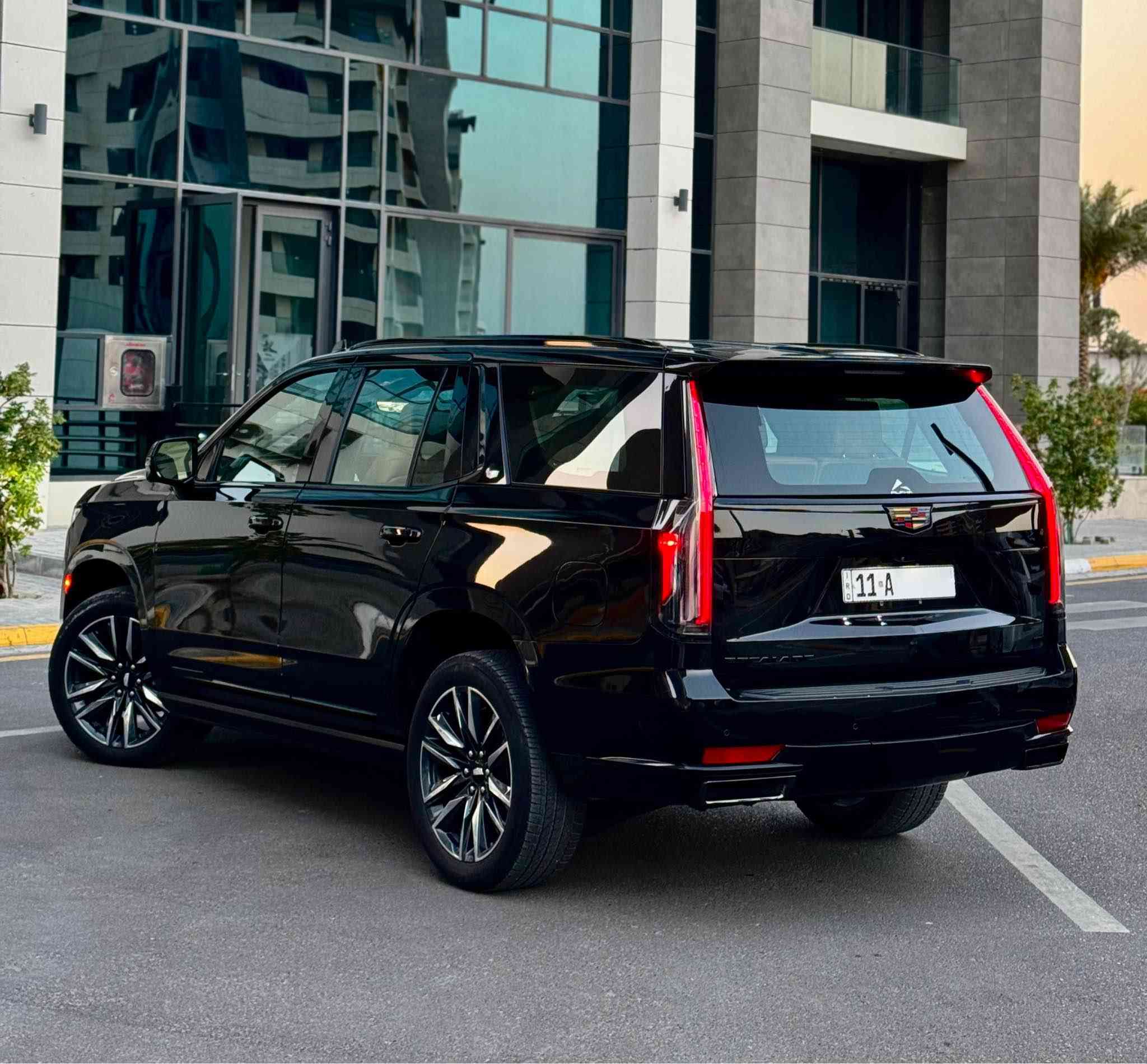 كديلاك اسكاليد 2023
خليجي وكاله المنصور 
30 الف كيلو ماشيه 
فول موصفات 
1. داخل مشمشي 
2. بانوراما 
3. 36 سماعه 
4. بصمه تشغيل عن بعد 
5. دفع رباعي 
6. كامرات 360درجه
7. صندوق كهرباء + ع حركه القدم 
8. كشنات تدفئه تبريد 
9. شاحن لاسلكي 
10. جكات 
11. لد داخلي متغير 
12. تبريد 3 قطع 
13. داتشو عداد بالجامه 
14.  شاشات خلفيه 
15. كأمره بالمري 
16. صيانه بالشركه مجانيه دهن فلتر مجاني 
17. رقم بغداد تحويل مباشر
18. ملاحضه بيه قطعه مبدله نفس آلون وكاله 
19. مغلفه ppf بالكامل   
20. مكان السياره بغداد
21. السعر 760 ورقه 
22. الاستفسار *********** بغداد, العراق
