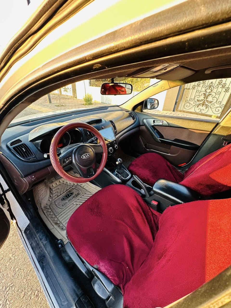 سلام علیکم 
کیا سیراتو مودیل ٢٠١١
مواصفات ( ABS- مرایة شفت- مرایة أشارة-تحکم ستیرن-سنتر لوك-کیر عادي و أوتو)
شرط تحویل غرامة کص، رقم و سنویة جدید لحد سنة ٢٠٣٠
کوبون بنزین موجود
هوە مو حزام بس ابیعة حیزام صبوخ
رقم تلفون : ***********

سلام علیکم
کیا سیراتۆ مۆدێلی ٢٠١١ 
مواسەفاتی ( ABS-ئاوێنە شەفت- ئاوێنە ئیشارەت- تەحەکومی سوکان- سەنتەر لوک- گێری ئۆتۆماتیك و عادي)
بەشەرتی غەرامە و تحویل و بڕاوە، 
ڕەقەم و سەنەوی تازەیە تا ٢٠٣٠
کۆبۆنی بەنزینی هەیە
حیزام نیە بەس بە حیزام ئەیفرۆشم
سعر 87 هو مجال ژمارە مۆبایل : ***********
