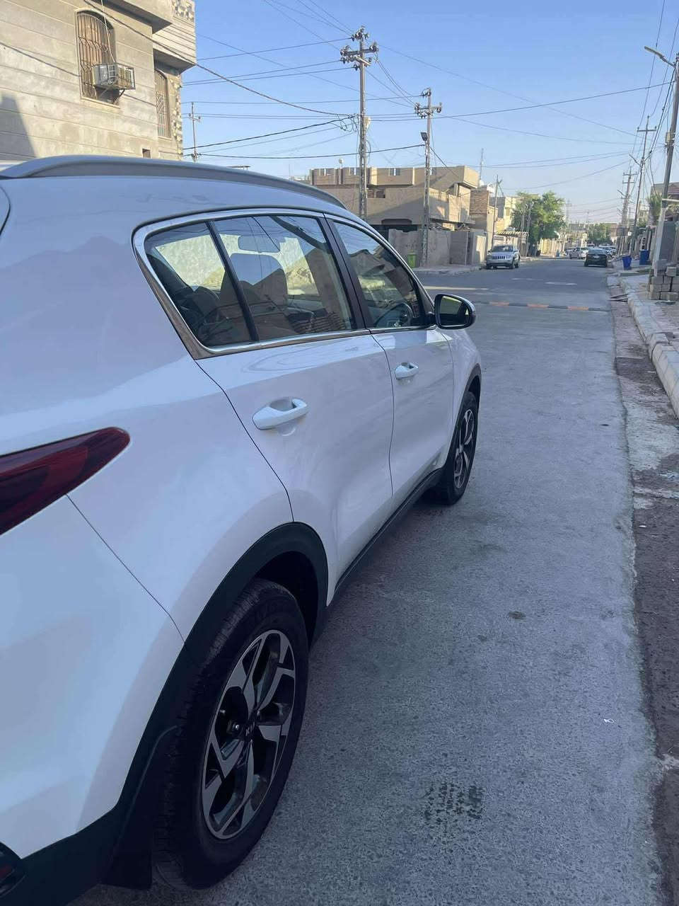 السلام عليكم
سبورتج 2021 للبيع 
مواصفات عاديه 
سويج 
شاشه كار بلاي 
تحكم ستيرن 
كشنات مخمل 
كامره خلفيه
خليجي يوجد بارد في مقدمه البنيد  
تخم تاير جديد سياره ماناقصها شي 
السعر 200 
الرقم : ***********
عنوان السياره الفلوجه
