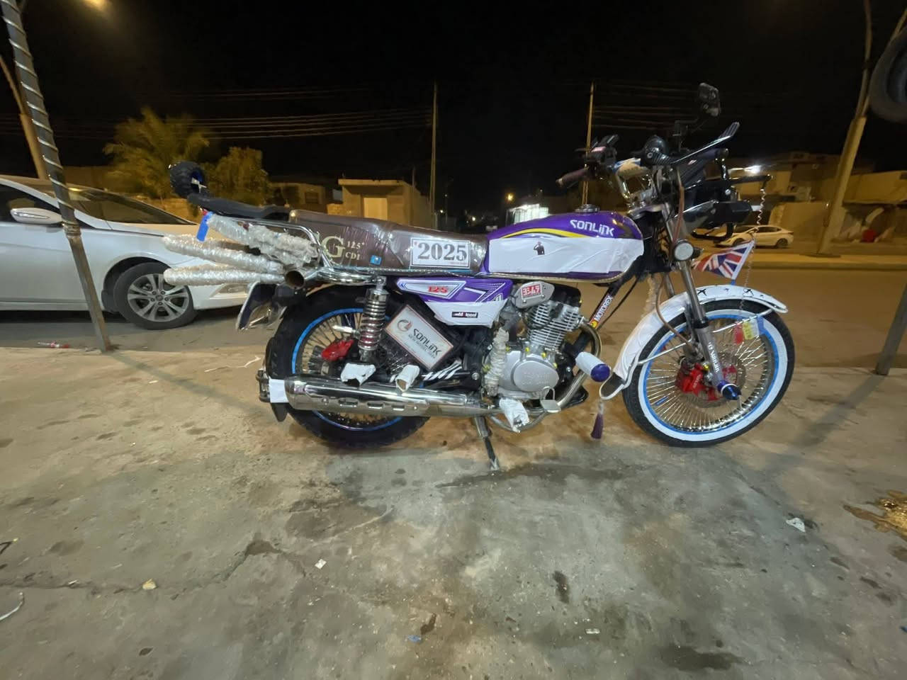 يالله
وينهم ليدورون شي مميز وانتيكا 
دراجه سونك تايكر ٥ كير موديل ٢٥ 
نضافه فوول ومجمبزه ومزوده ع حسب الاصول 
بيهة تزويدات هواي وبيهة دسك خلفي تزويد وحده ب ١٠٠ الف ينباع 
ماشيه ٢٧٠٠ 
دراجه قفلهة مليون  او مراوس شعندك نزل 
موقع رمادي ٥ كيلو 
رقمي  واتساب فقط ***********
