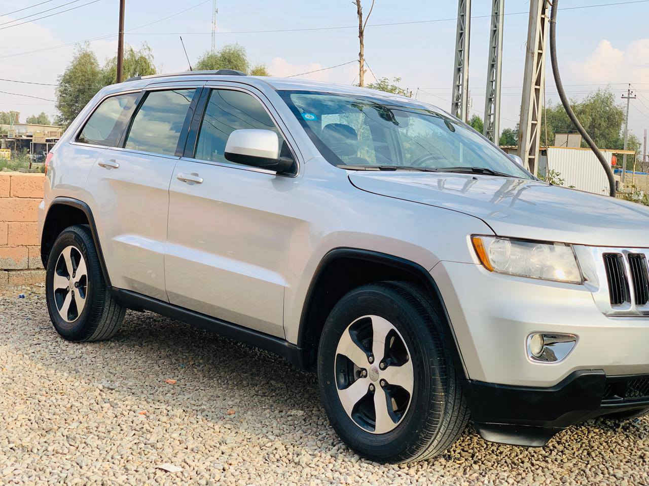 السلام عليكم للبيع جيب 2012 رقم بغداد بأسمي مميز تحويل ثاني يوم وارد امريكي حادثها بابين جه السائق نرشت احزام لجماليه مكينه كير صدر امامي خلفي تخم تاير كله جديد موصفات السياره فول عده الفتحه شاشه كامره حساسات بصمه بقيه المواصفات معروفه مكان السياره ديالى 
السعر 145 الاستفسار 
***********
