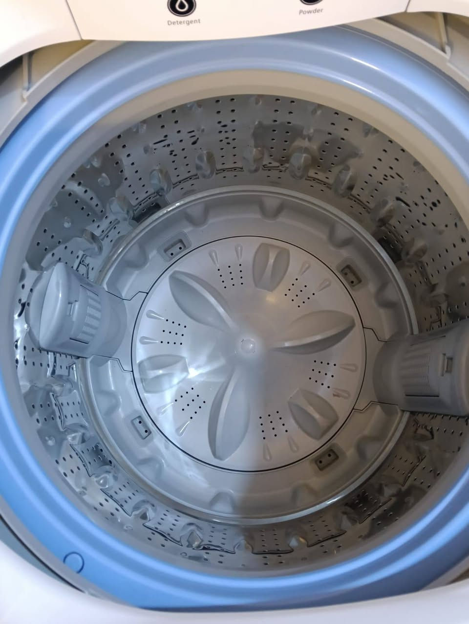 السلام عليكم
غسالة للبيع فول اوتماتيك ماركة الحافظ 
19  كيلو مستعملة قليل 
للتواصل ***********
