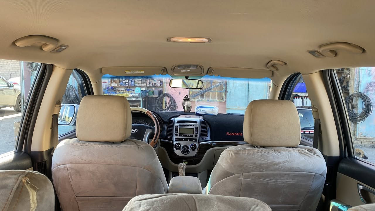 سلام عليكم سنتافي موديل 2010 سياره 7 راكب 6 سلندر أشاير مري 3قطع تبريد مبدل بيه فقط جاملغ وبدون صبغ نفس لون اثر دحجه وتبدل رقم بغداد بسمي تخم تاير جديد بيه ‭0780 615 4626‬
