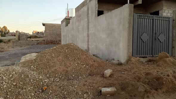 السلام عليكم... قطعة ارض 200 م للبيع في موصل حليله  سند 25 خدمات ماء وكهرباء وتبليلط الشاري يخابر...***********
