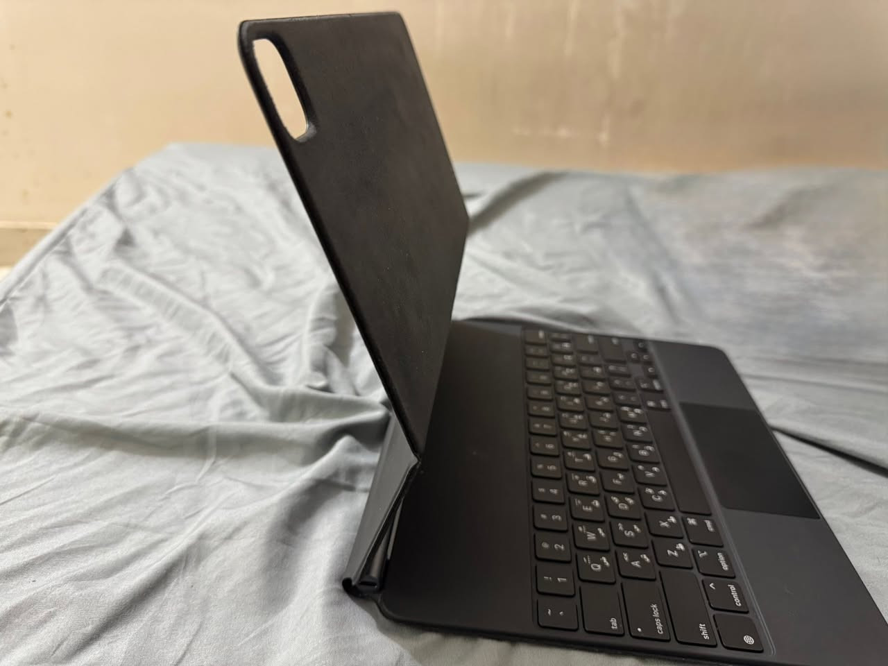 للبيع Magic Keyboard أصلي للـ iPad Pro 12.9
• الحالة: نظيف جداً، بدون أي شخوط أو عيوب
• عربي / إنكليزي
• جميع الأزرار والتاتش باد شغالة 100%
• استخدام شخصي وخفيف
• السعر: 250,000 دينار (سعر ما يتفوت)
العلبة الأصلية ويا 
للاستفسار مراسلة خاص


**إذا كنت صاحب هذا الإعلان وتريد حذفه لأي سبب، رجاءا أرسل رسالة إلى الدعم الفني**