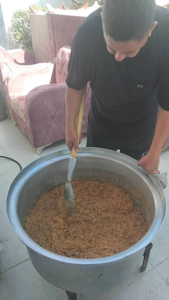 سلام عليكم الطباخ ابو ياسر كافت المناسبات طبخ ابو عبدالله الحسين وبسعار كلش زينه وهاذه رقمي *********** ابو ياسر

