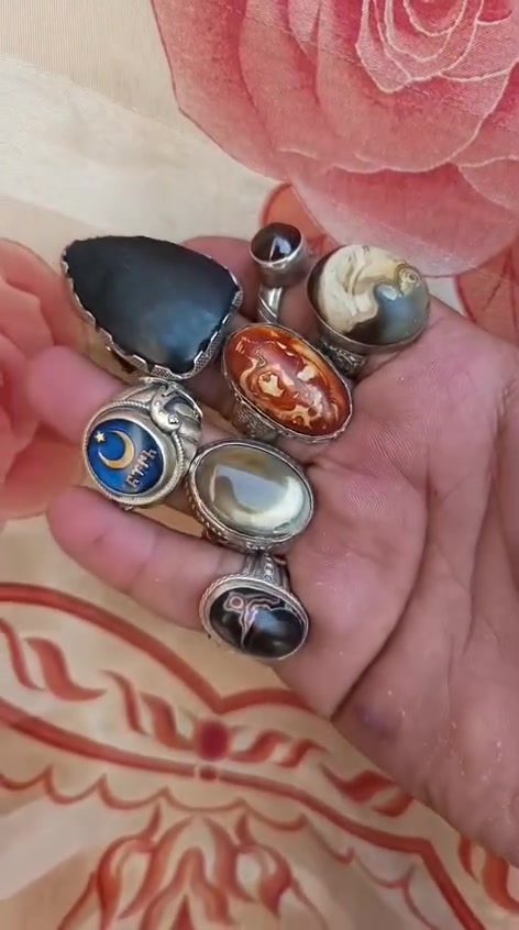 السلام عليكم اخوان خواتم صياغات يدويه قديمات كلش اصلي بالذمه السعر على الخاص


**إذا كنت صاحب هذا الإعلان وتريد حذفه لأي سبب، رجاءا أرسل رسالة إلى الدعم الفني**