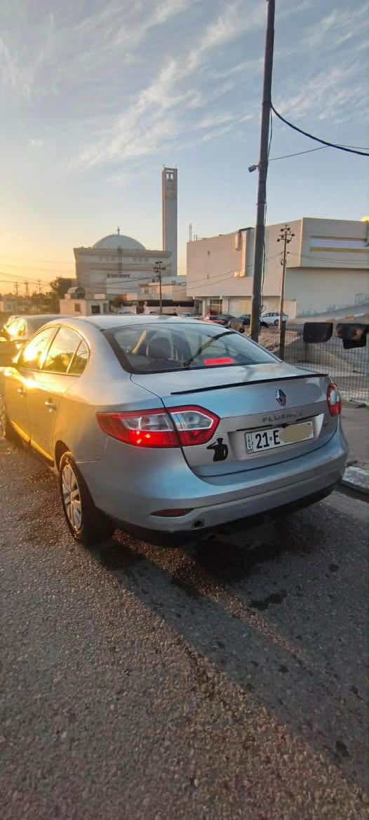 رینۆ فلۆنس 2016 سێ پارچەی بۆیاخە لەکەل یەک دوو تەعدیل بەبێ ژۆرێ بەبێ ئێرباگ سەیارەکە گير و مةكينةو تةبريد و تةقةو رةقةو بةناوكردن هةمووي بةشةرت بەبێ عەیب و مەسرەفە تازە گێر و مەکینەی گۆراوە هەموو شتیی نوێیە تەحویل غرامە بەشەرت بە ناوی خۆمانە سعري ٧٥  مةجال *********** أربيل, العراق
