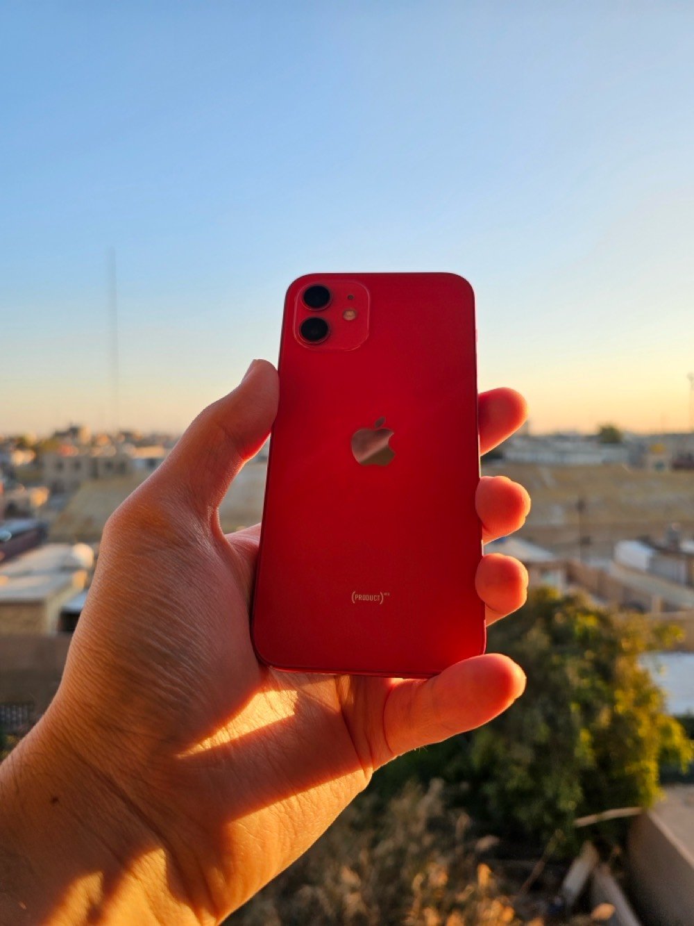 ايفون 12 العادي سعر جوه السوك وبي مجال بسيط  ذاكره 64 اللجهاز عل المصنع كلشي ممبدل بي بطاريته 77 مالت المصنع ممبدله هاي الخدوش ع الشاشة لاصقه 
فول موصفات شخطه ما بي اني جنت استخدمه بس للاتصال لان عندي ايباد للالعاب مكاني بغداد سبع ابكار 
راسلني واتساب فقط 