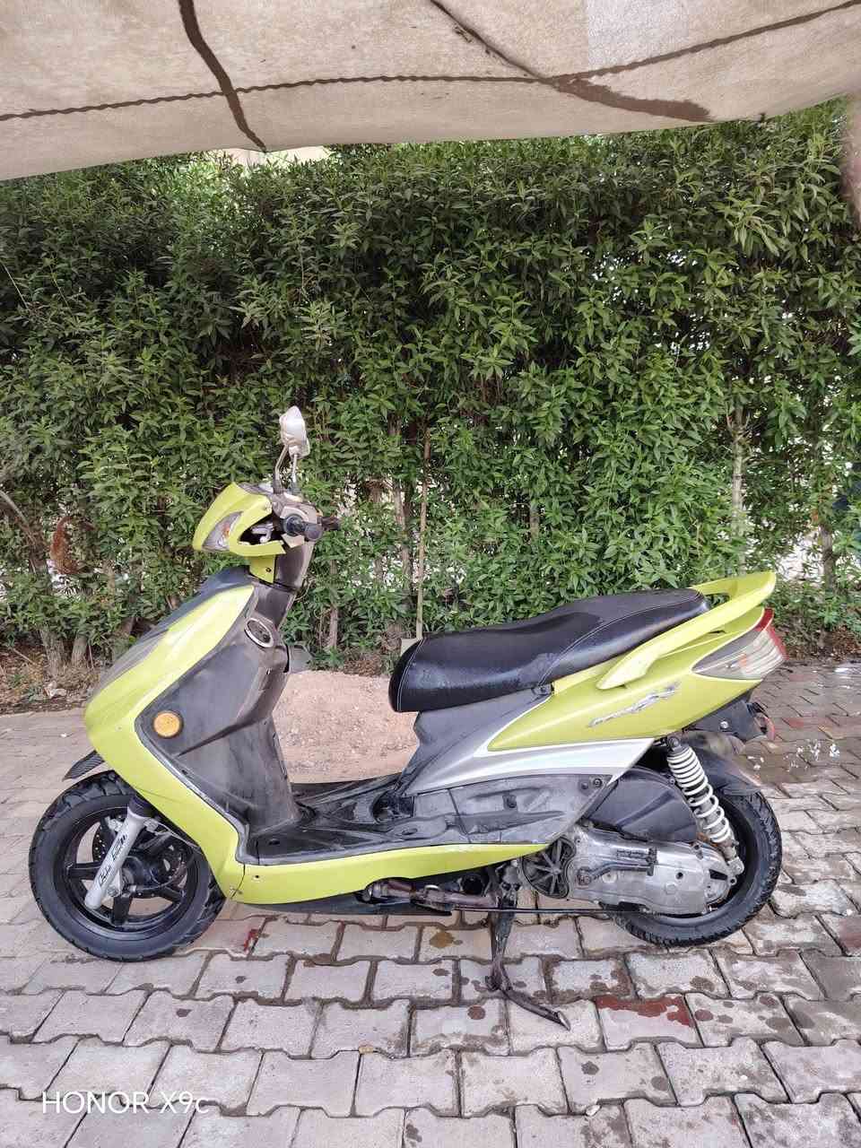 عندي سكنس فحل 110 للبيع دراجه جديده كلجات رياضي صالنصه رياضيه السعر 700 وبيها مجال الرقم *********** العنوان حي المعلمين الرئاسه
