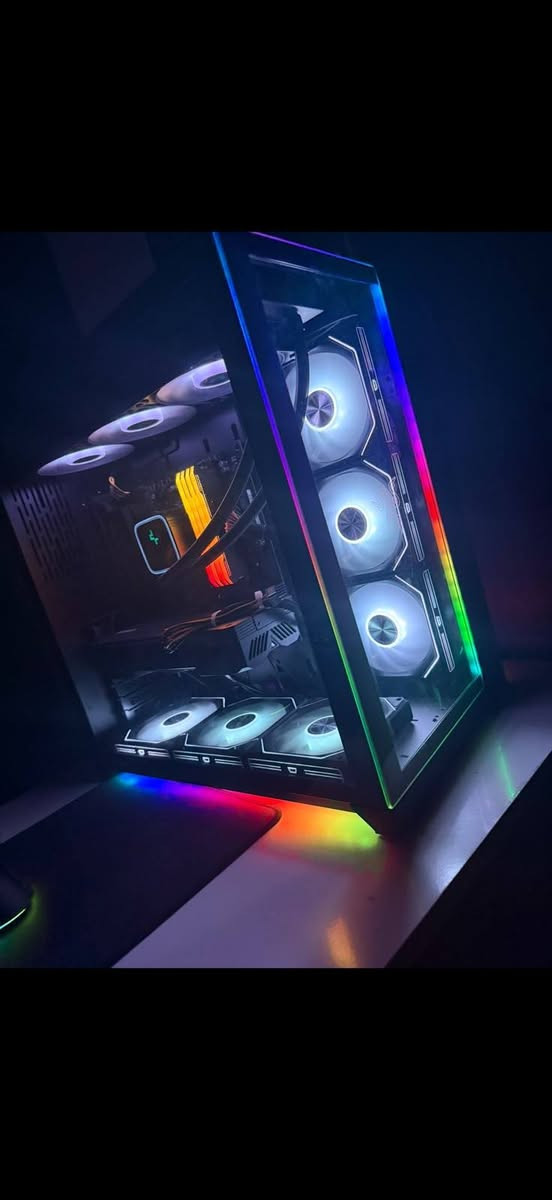 السلام عليكم 
PC مستخدم للبيع 
المواصفات :-
CPU : Ryzen 5 5600X
GPU : AMD RX6750 GRE 10GB ASUS نسخة يابانيه
‏ Motherboard : B550M AORUS ELITE
RAM : 8x4 =32 GB DDR4 3600MHz CORSAIR
SSD : M2 1T msi 
Power supply : 700W aigo
CPU Cooler : Deepcool LS720 SE DIGITAL 
CASE : LIAN LI 011 DYNAMIC RAZER EDITION  نسخه خاصه 
———————————————
و ويا ماوس RAZER BASILISK v3 
و كيبورد REDRAGON UCAL PRO WIRELESS 75%

طبعاً القطع من شركات معروفه و الحاسبه RGB 
و كل كراتين القطع موجوده 
مثل ما موضح بالصور 
للاستفسار: ***********
