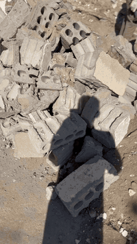 كرده بلاش منو محتاجها
***********
