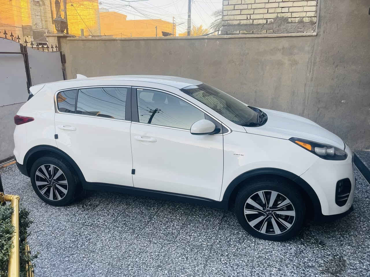 كيا سبورتج امريكي 2021
رقم اربيل الدولي سياره جديده جدا 
ماشيه ٥٥ الف كيلو حقيقي فقط 
السياره بدون صبغ بدون ايرباك حادثه فقط كسر بل دعاميه الاماميه واجه بيه الباب الامامي دبل كود فقط 
عليه منظومه زنون / شاشه جبيره / فول تحكم / فورويل 
السعر 172 وبيه مجال للشراي 
العنوان بغداد 
***********
