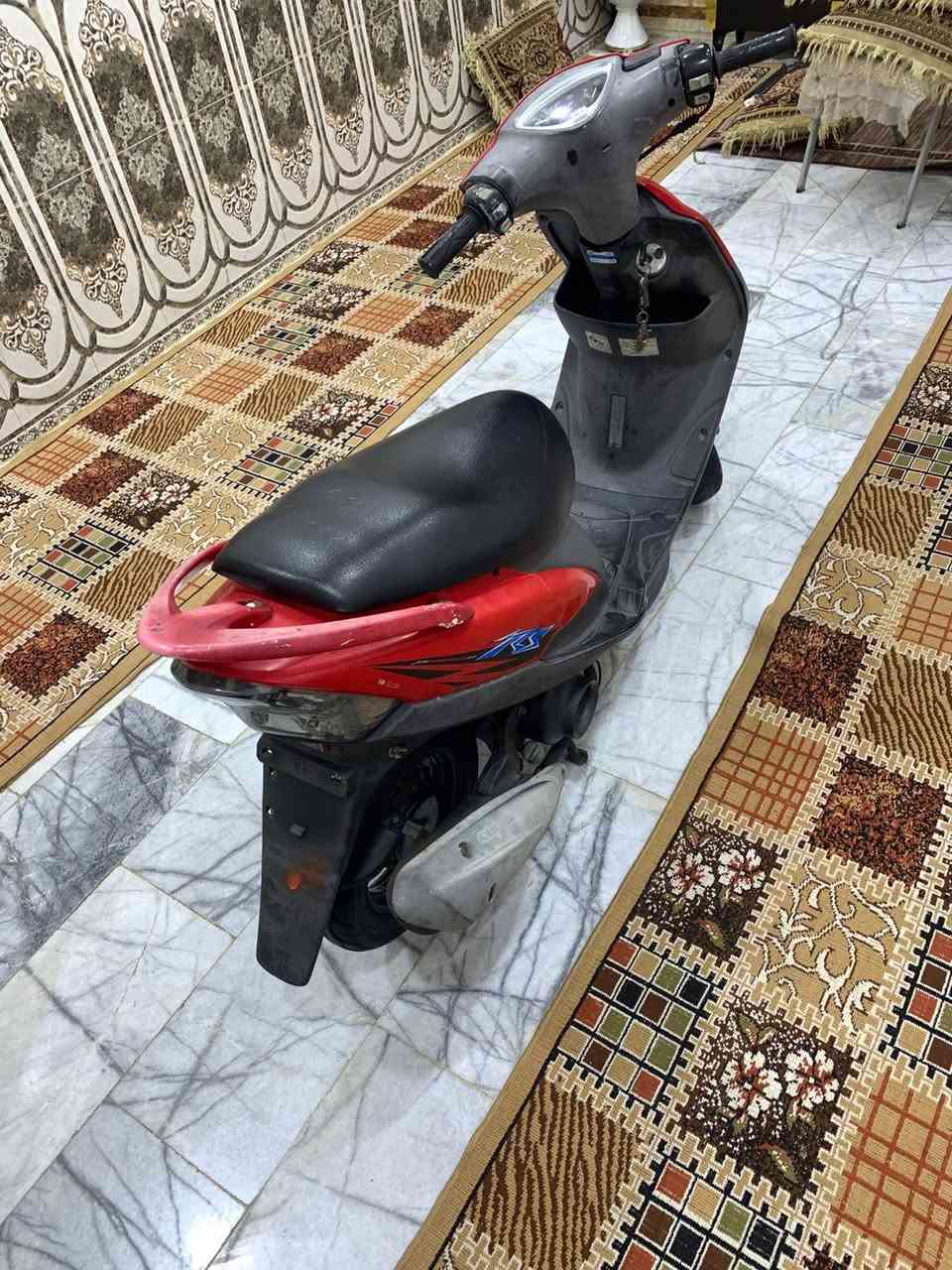 سلام عليكم دراجه ماكس عدله حاويه دراجه جاهزه علا اخر حبايه  طماطيه 🍅 بلاديه مامفتوحه 👎🏼 دراجه بلاديه برغي واحد ما مفتوح بيه  وصل الحاويه موجود بيه مكاني ناصريه مركز.  رقم /***********. سعر خاص.
