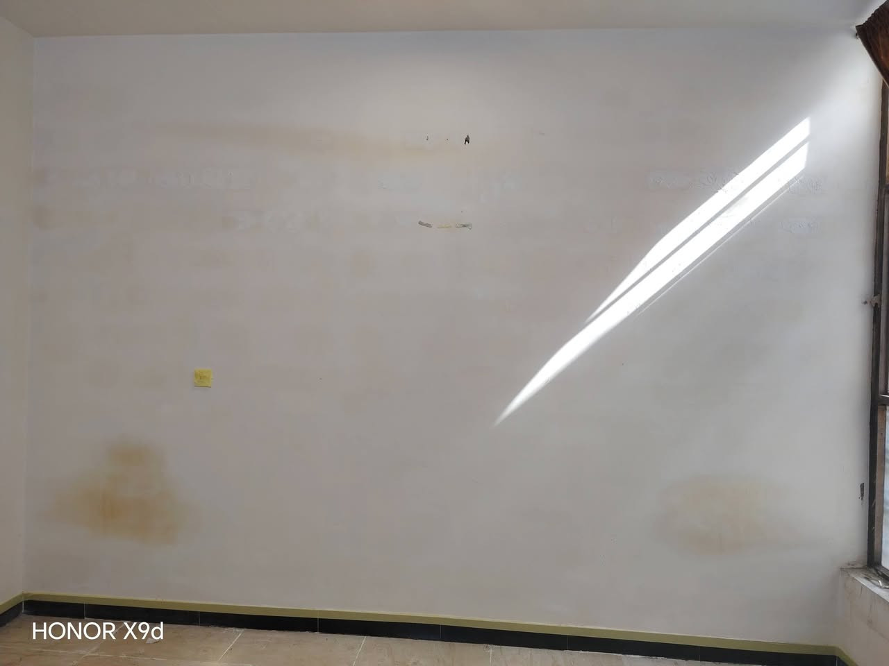 سلام عليكم كادر جبسن بورد وكافه انواع والاصباغ شغل درجه اولي وسعار مناسبه *********** مااقصر وياك مكاني بالدوره نشتغل ترميم تصليح رطوبه
