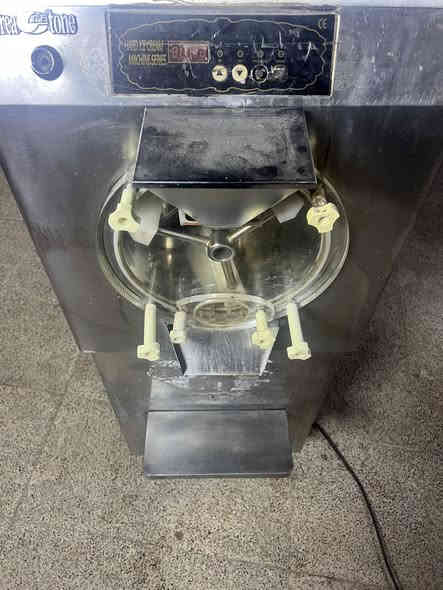 سلام عليكم مكينه دي إس ٦كيلو سنكل فيز جد جد نضيفه تجميده خيرمن الله ع فحص ع ضمان مكاني بغداد. ***********
