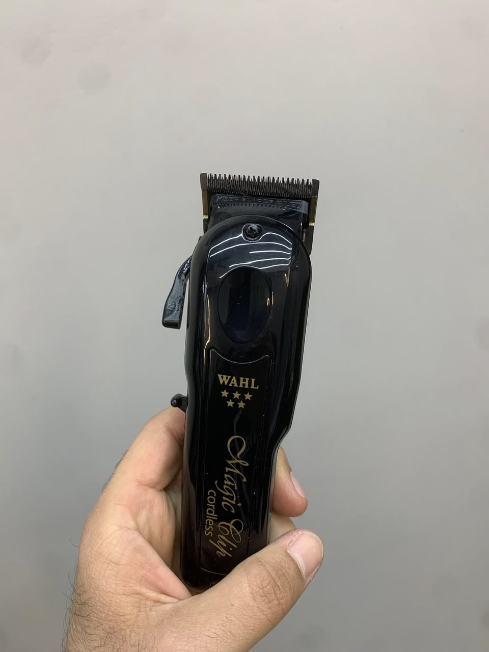 سلام عليكم مكاين حلاقة WAHL استعمال كلش بسيط نظافة 100‎%‎ مالت شركه اطلس
الماجك حت مشوطه مالتها كبس 

والصغر كهربائيه

***********
