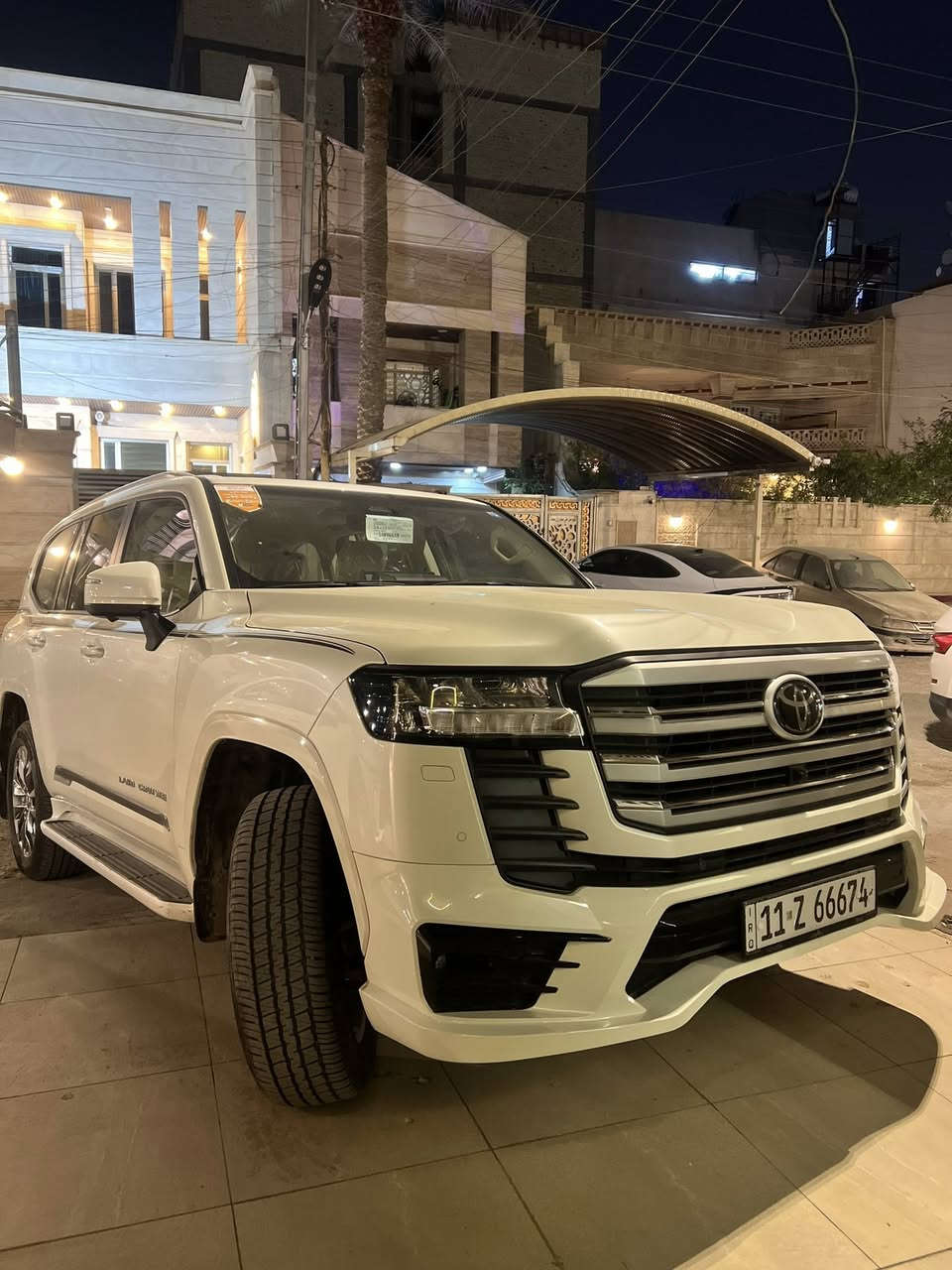 السلام عليكم
لاندكروز 2025 ساز Gxr 

ام الرادار واربع كامرات وشاشه جبيره بلادي من الشركة 

السيارة بعدها زيرو ماشيه 1000 

السياره شادلها لحية لمتد 

ومالتها الاصليه هم موجودة
للتواصل ***********
