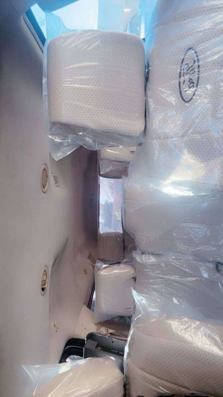 السلام عليكم سيارة فورد اكسبدشن  بدي طويل موديل 11 خليجي وكالة نيفا تو ويل المرغوب سيارة عالية وفخامة عائلية Vip تدفئة تبريد مركزي شاشة حجم كبير مع تشغيل جميع البرامج ابسمي السنوية مكانه بغداد قرب نادي الزوراء الرياضي رقم الهاتف *********** السعر 140$ وبيه مجال ان شاءالله كير ومحرك مكفول
