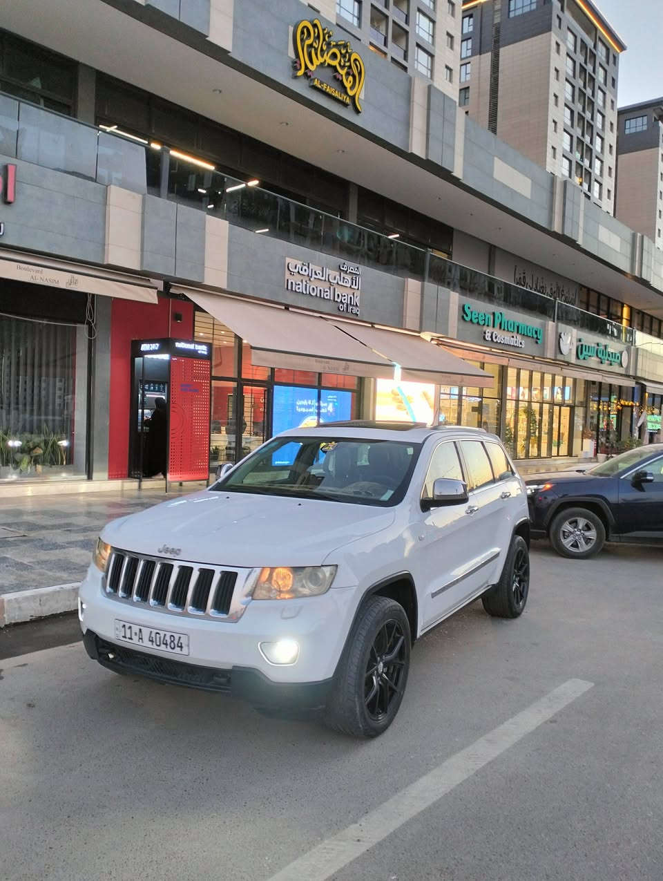 السلام عليكم جيب لاريدو
2013 خليجي رقم بغداد انكليزي 
مواصفات فتحة كشنات جلد بصمة
الضرر بخ جاملغ وبين البابتين علة كد شبرين 
العنوان بغداد حي الجهاد 
السعر 168 
***********
