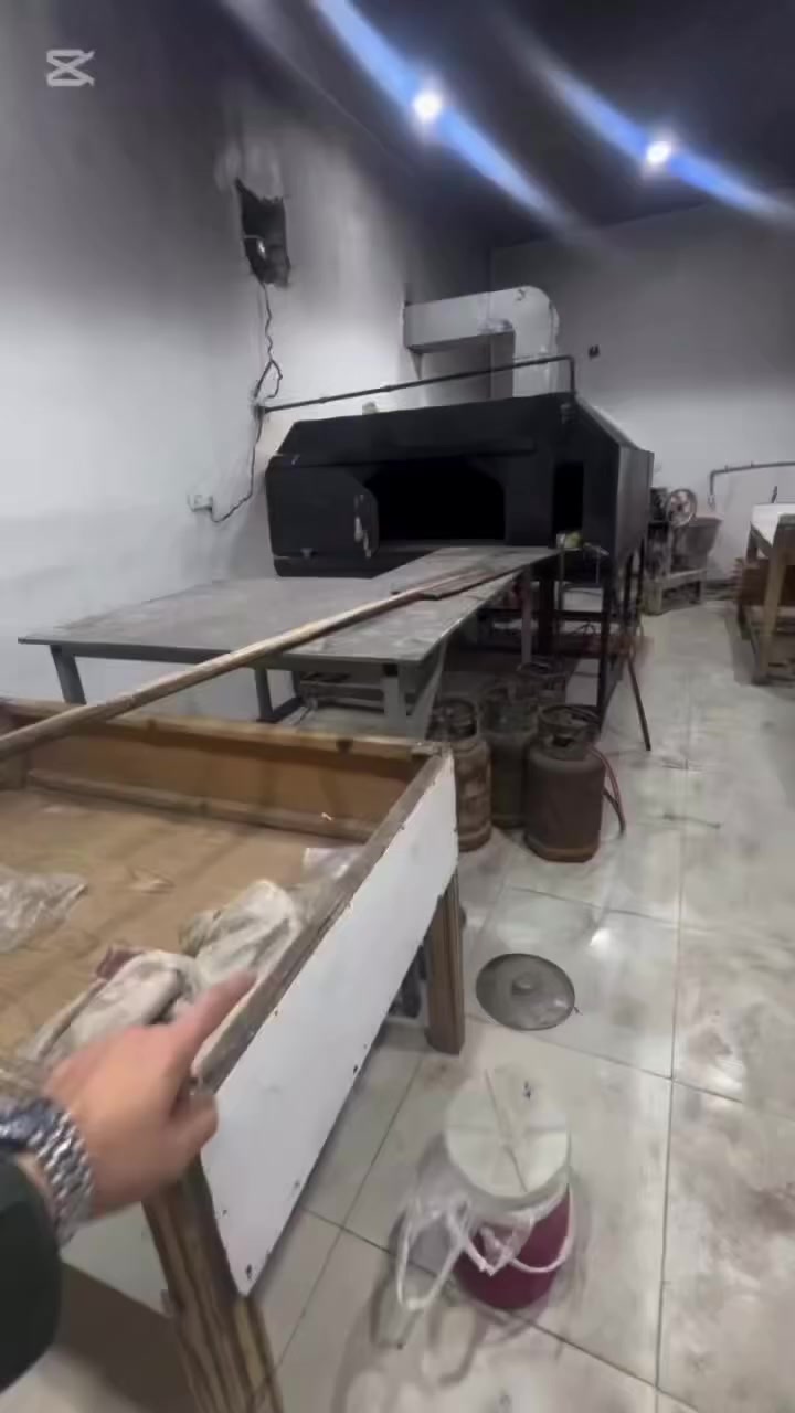 السلام عليكم فرن صمون حجري للبيع جاهز ومتنقل ***********
عجانه 
طاوليات ١٢٠
ميز تسكاه 
سلت صمون 
كرك
خاميات طاوليات 
فرن  الداخلي مناء حجر  العرض٢وانص 
الطول ٣اله ربع
غاز ونفط
